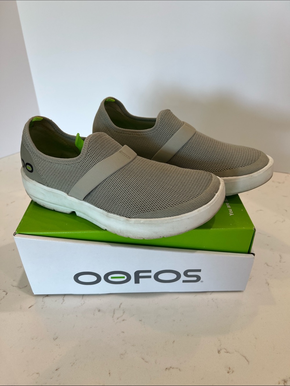 OOFOS OOMG Mesh Low Recovery Slip-On Sneakers Gray White Women’s Size 8 #5070 - Picture 4 of 12